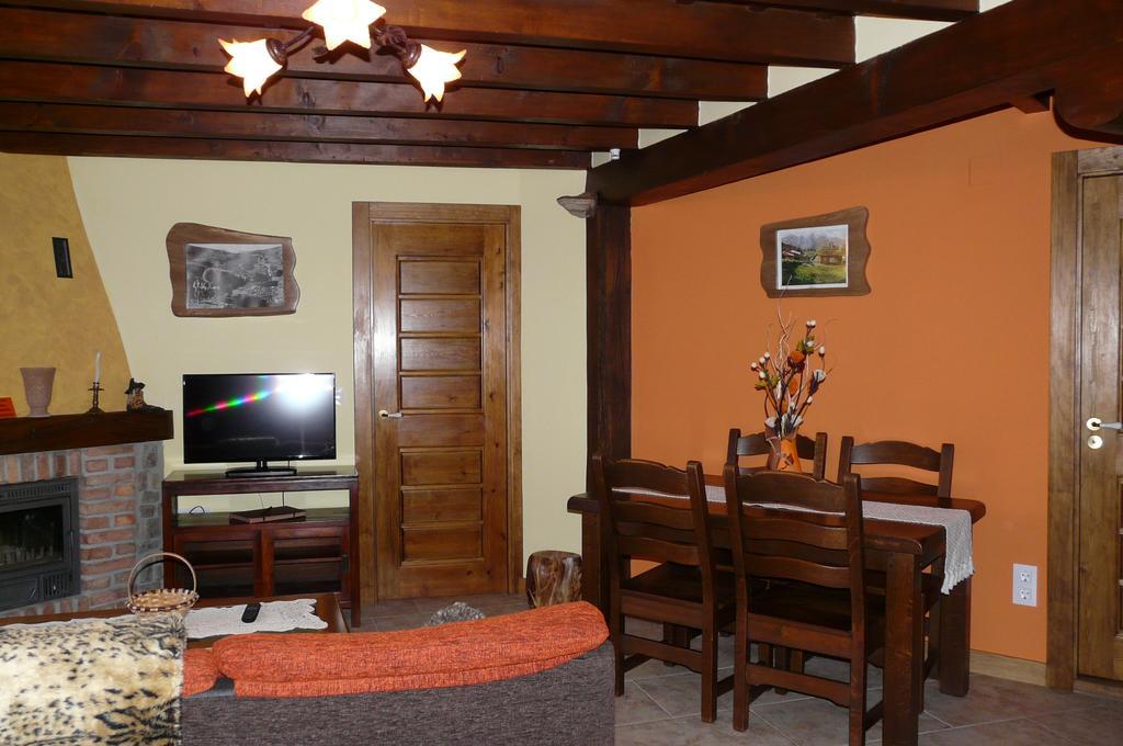 Apartamentos La Condesa Valmeo Buitenkant foto